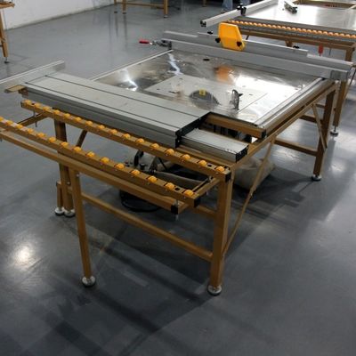 横軸型 木工切削機 体重90kg スライディングテーブル